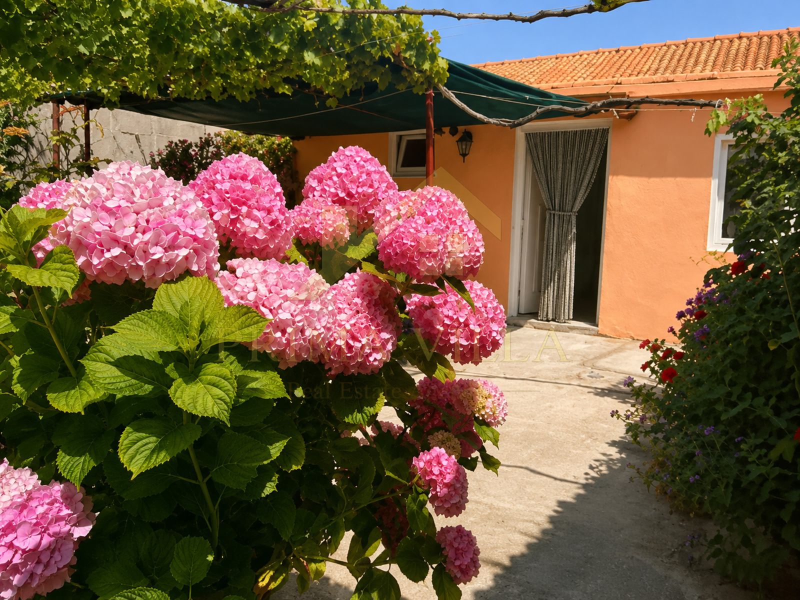 BEZ PROVIZIJE-KUĆA S DVIJE ETAŽE I VELIKIM POTENCIJALOM–LJUBAČ-ZADAR!