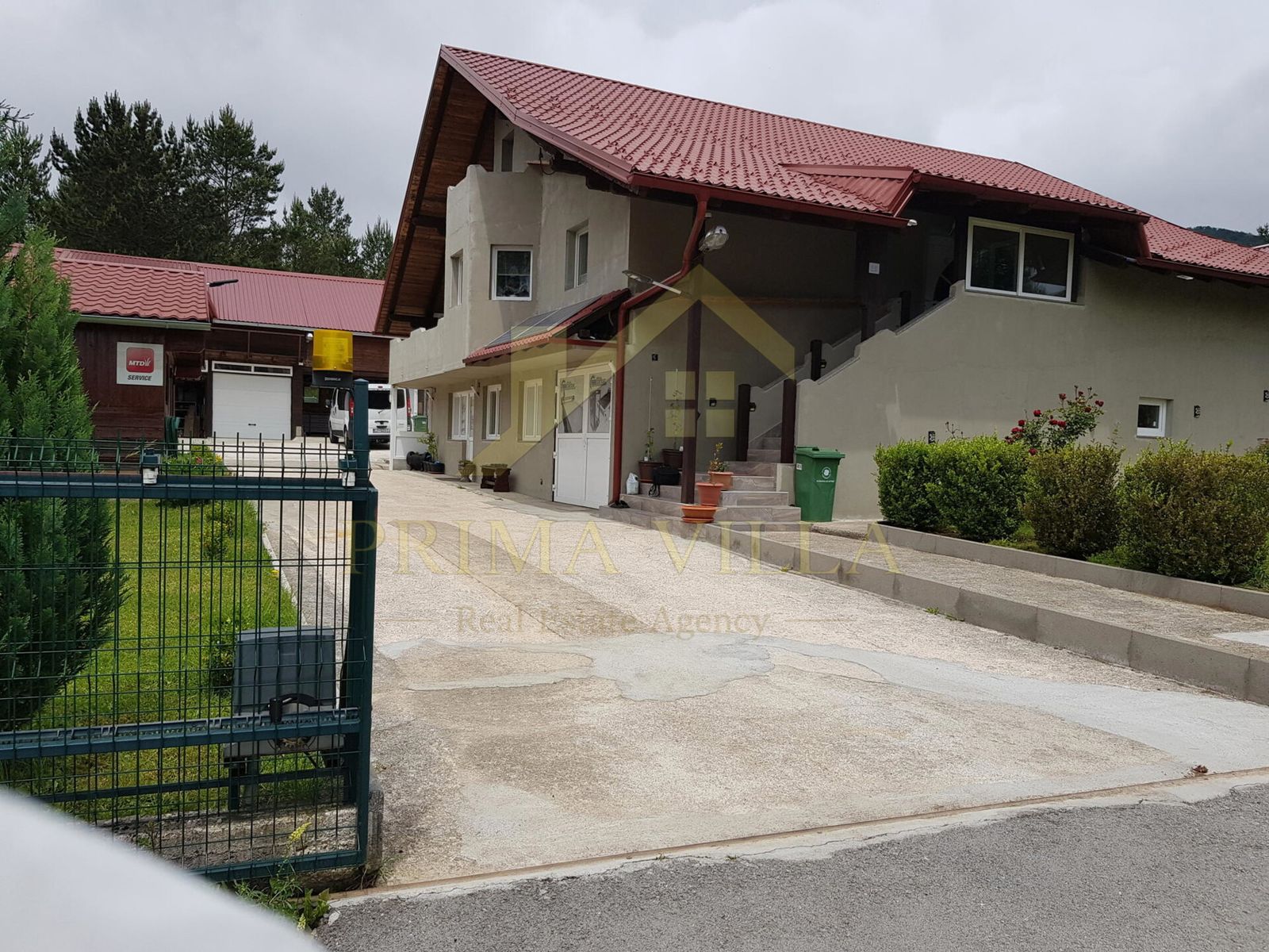 BEZ PROVIZIJE-Plitvička jezera-2 kuće na više od 2.400 m² zemljišta
